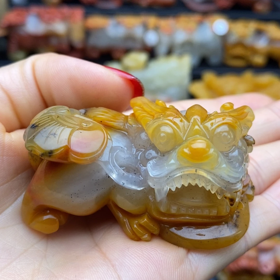 不***二石英质玉（黄龙玉）未镶嵌颈饰