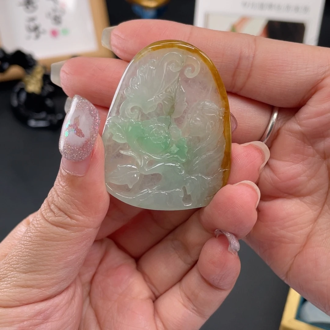 翡翠未镶嵌颈饰牌子