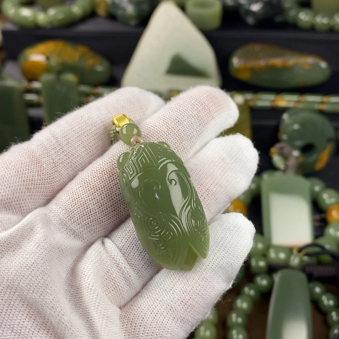 岫岩老玉（透闪石质玉）未镶嵌颈饰