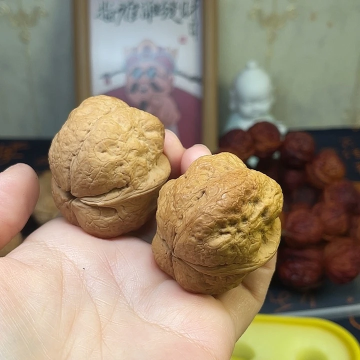 把件文玩核桃老树方尊46