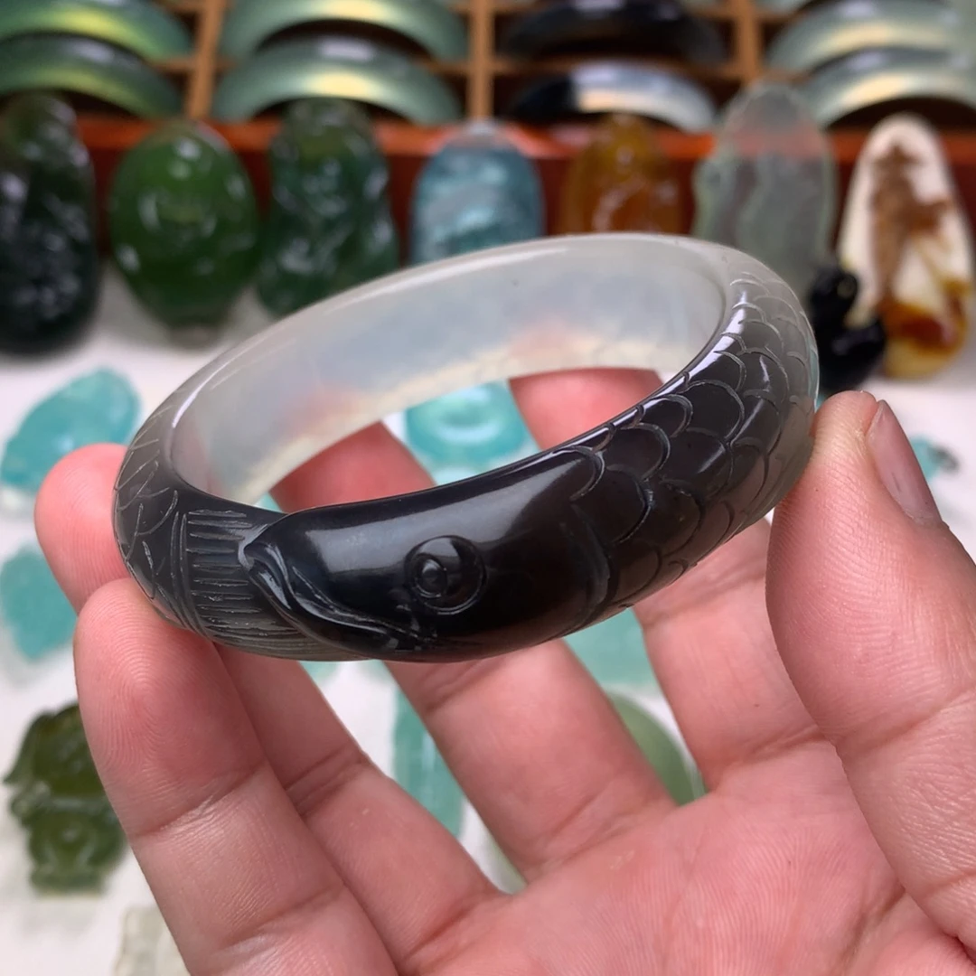 蛇纹石玉未镶嵌金龙鱼手镯