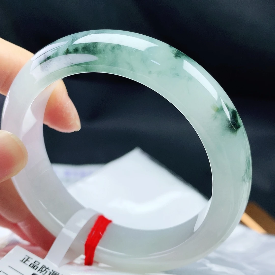 翡翠手镯未镶嵌55轮胎