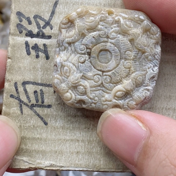 颈饰未镶嵌硅化珊瑚（珊瑚玉）独*者小