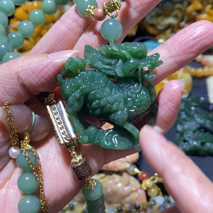 和田玉（碧玉）颈饰未镶嵌