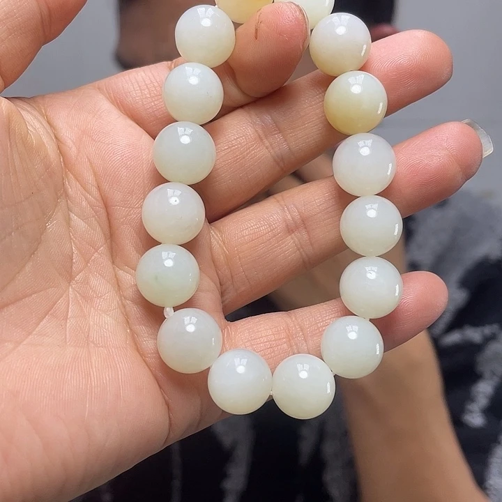 和田玉未镶嵌把件