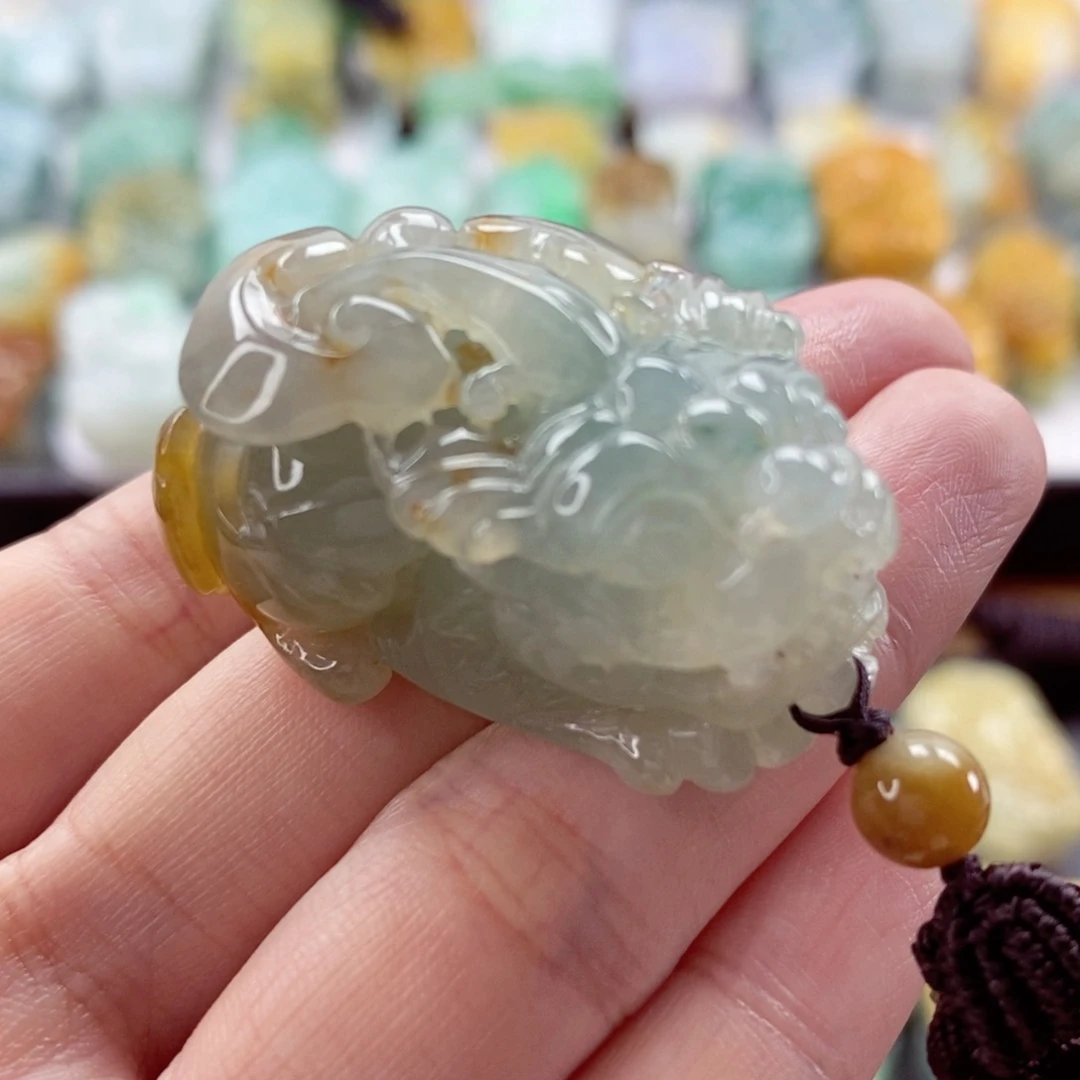 翡翠未镶嵌颈饰貔貅