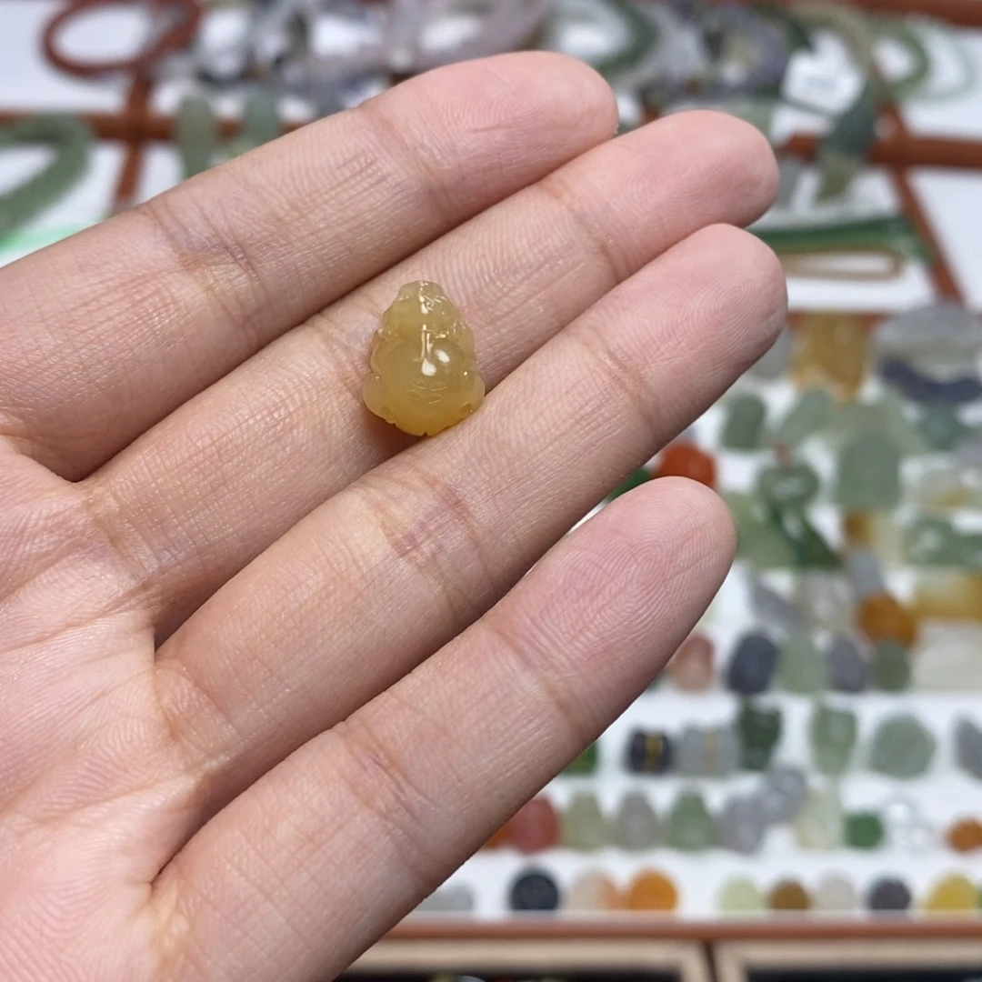 和田玉颈饰未镶嵌少****?订制不退不换