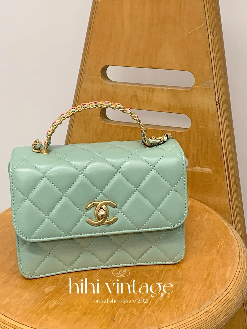 99新 Chanel/香奈儿 23P 浅绿色牛皮字母镂空彩虹手柄口盖包 二店