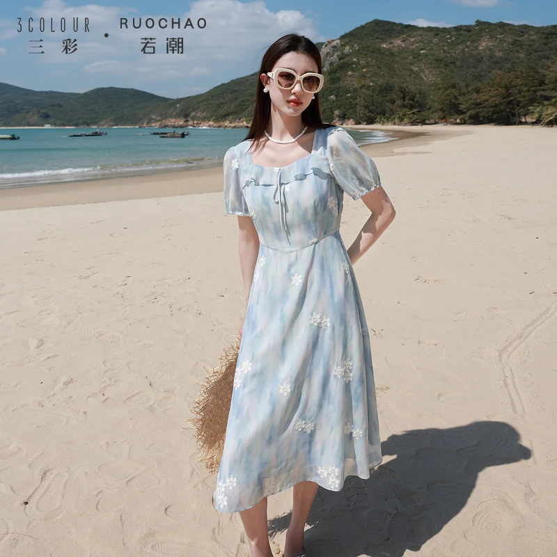 【商城专享】三彩大码女装夏季新款法式方领连衣裙短袖收腰绣花浪漫