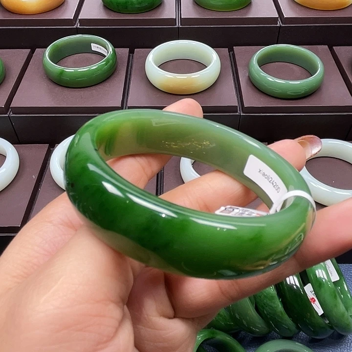 和田玉（碧玉）未镶嵌手镯