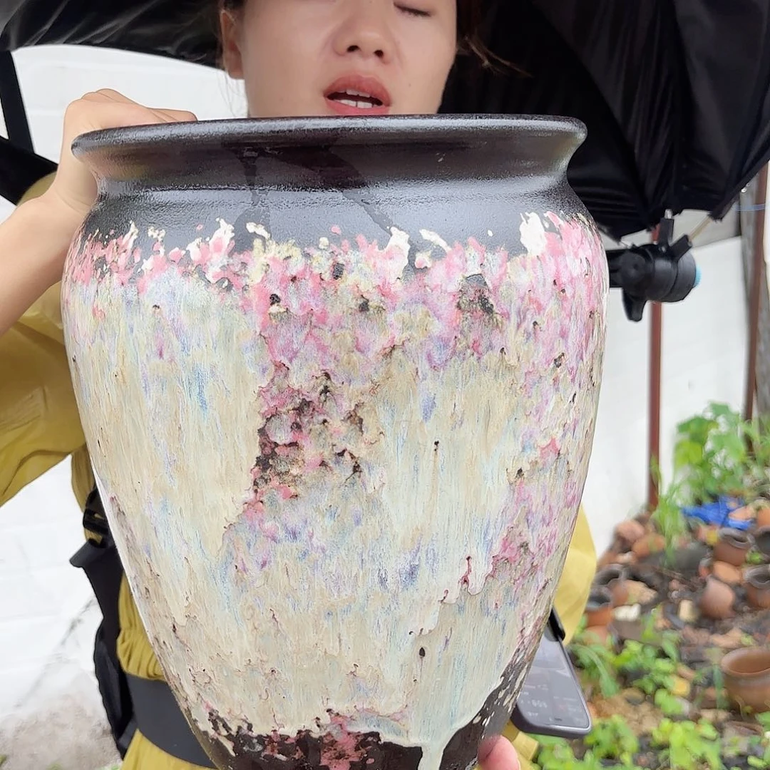 口径26高34一个油画韩