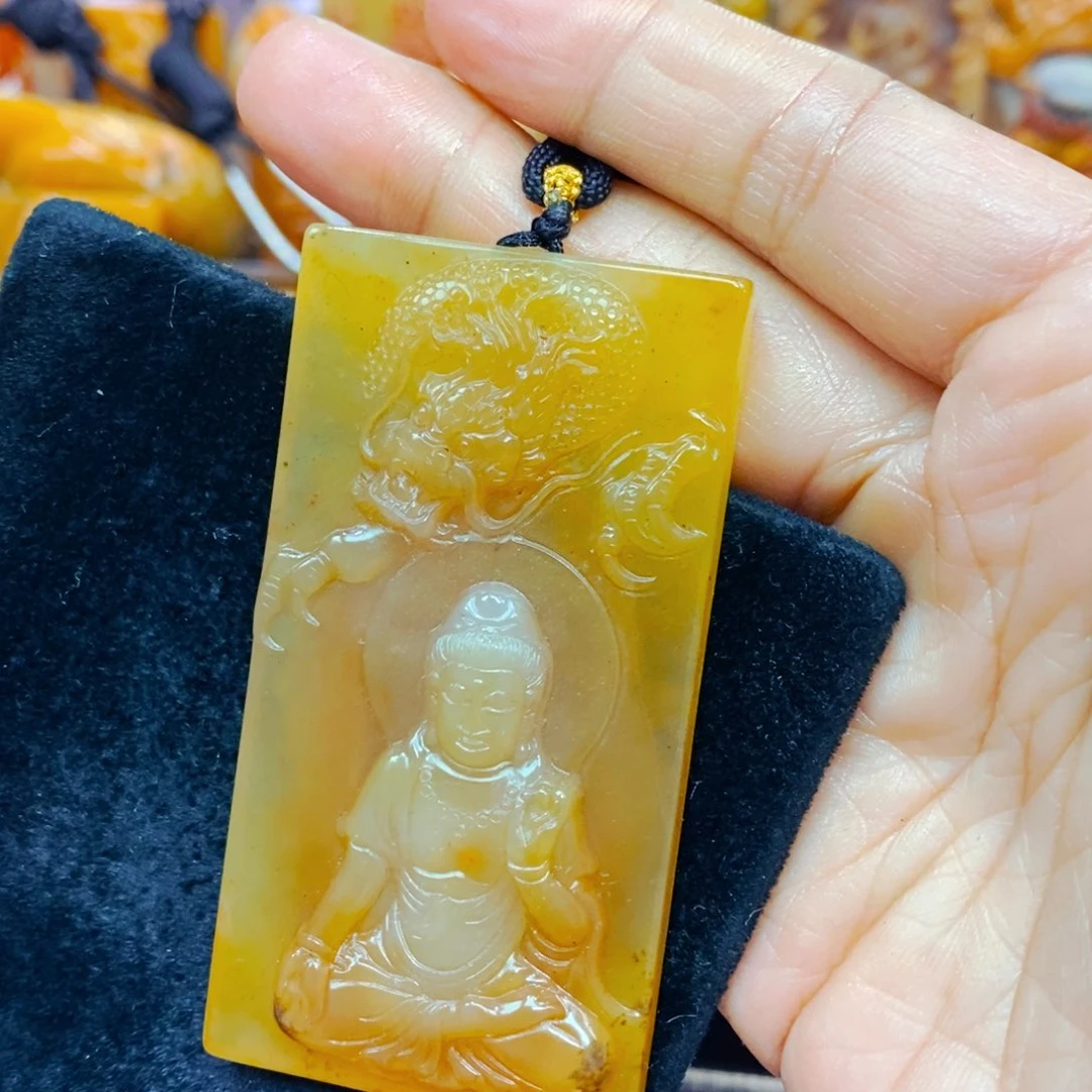 未镶嵌石英质玉（黄龙玉）颈饰