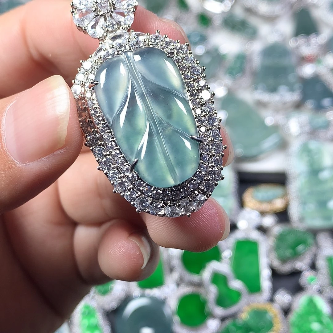 翡翠未镶嵌颈饰叶子