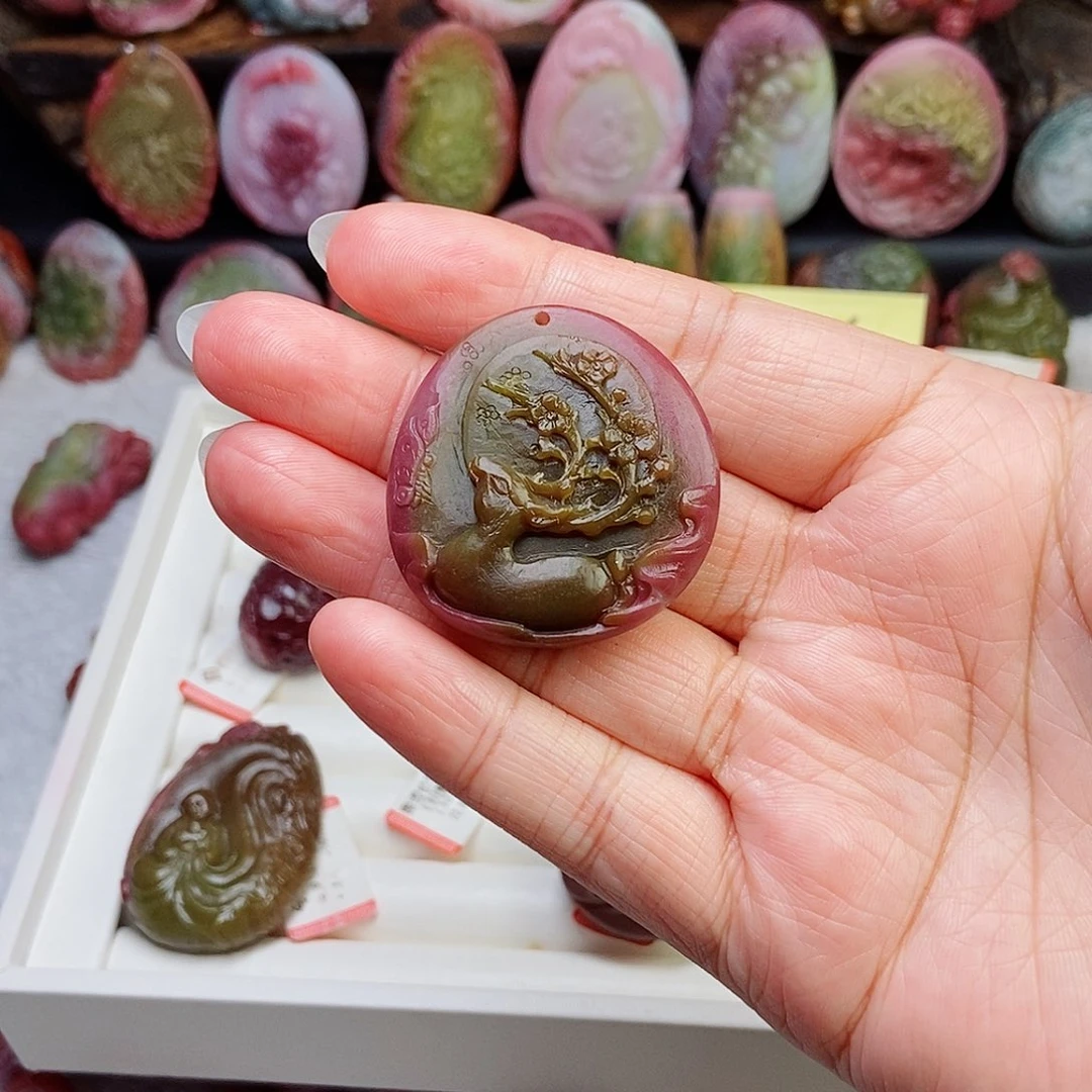 未镶嵌石英质玉（盐源）珠宝半成品