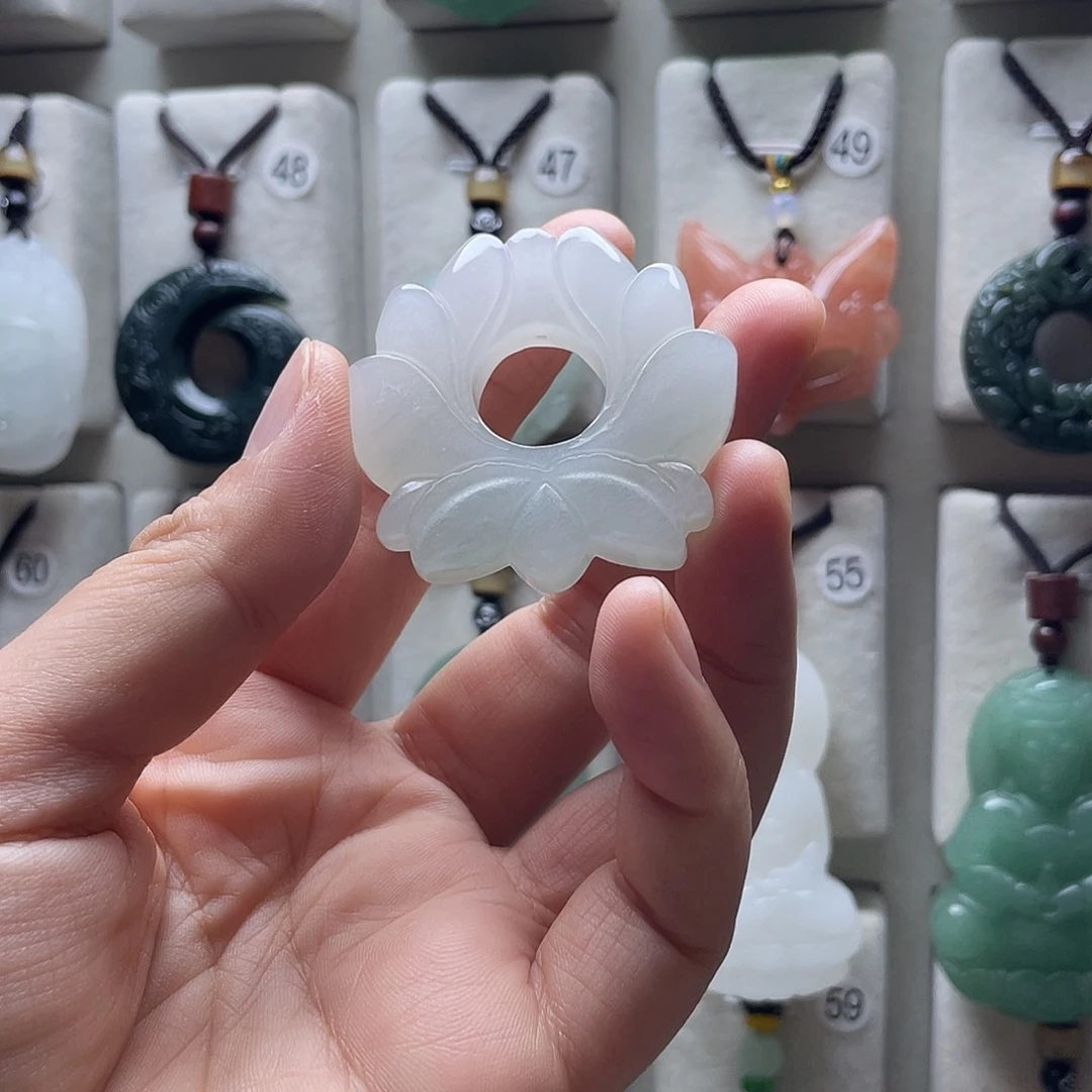 石英质玉（金丝玉）未镶嵌颈饰
