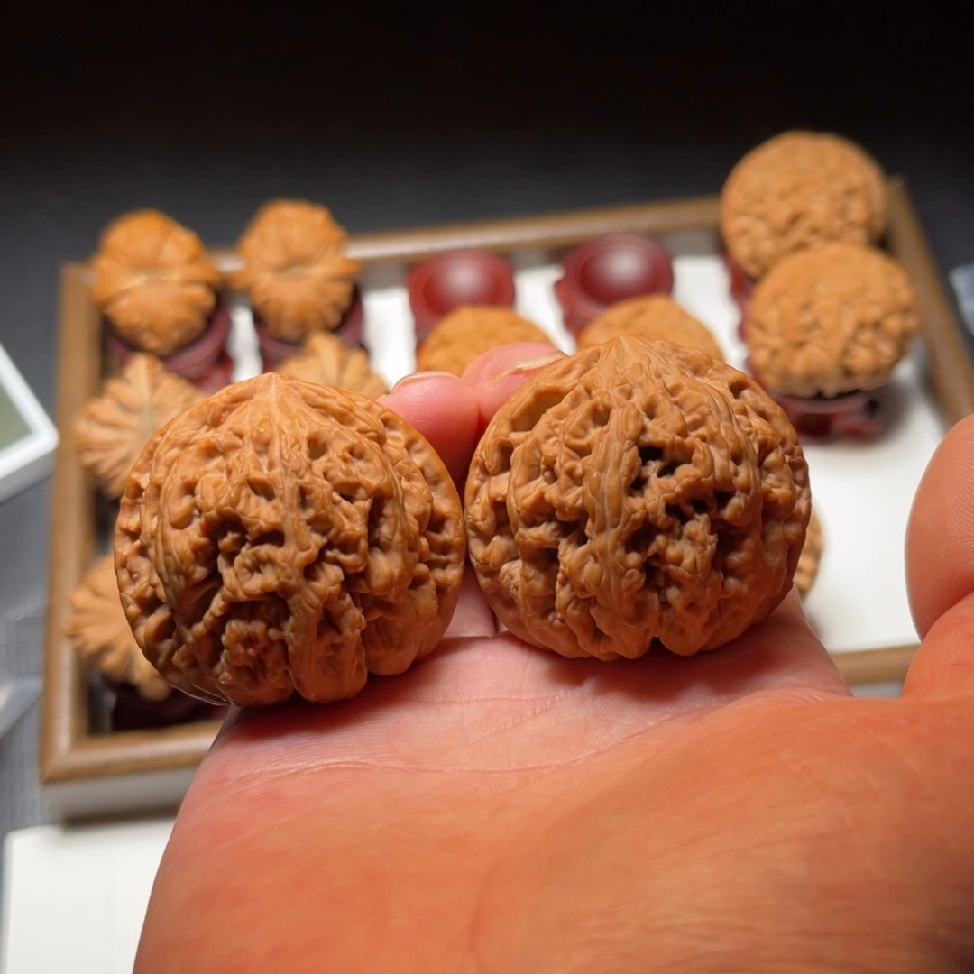 文玩核桃把件桃心大粗筋核桃尺寸48