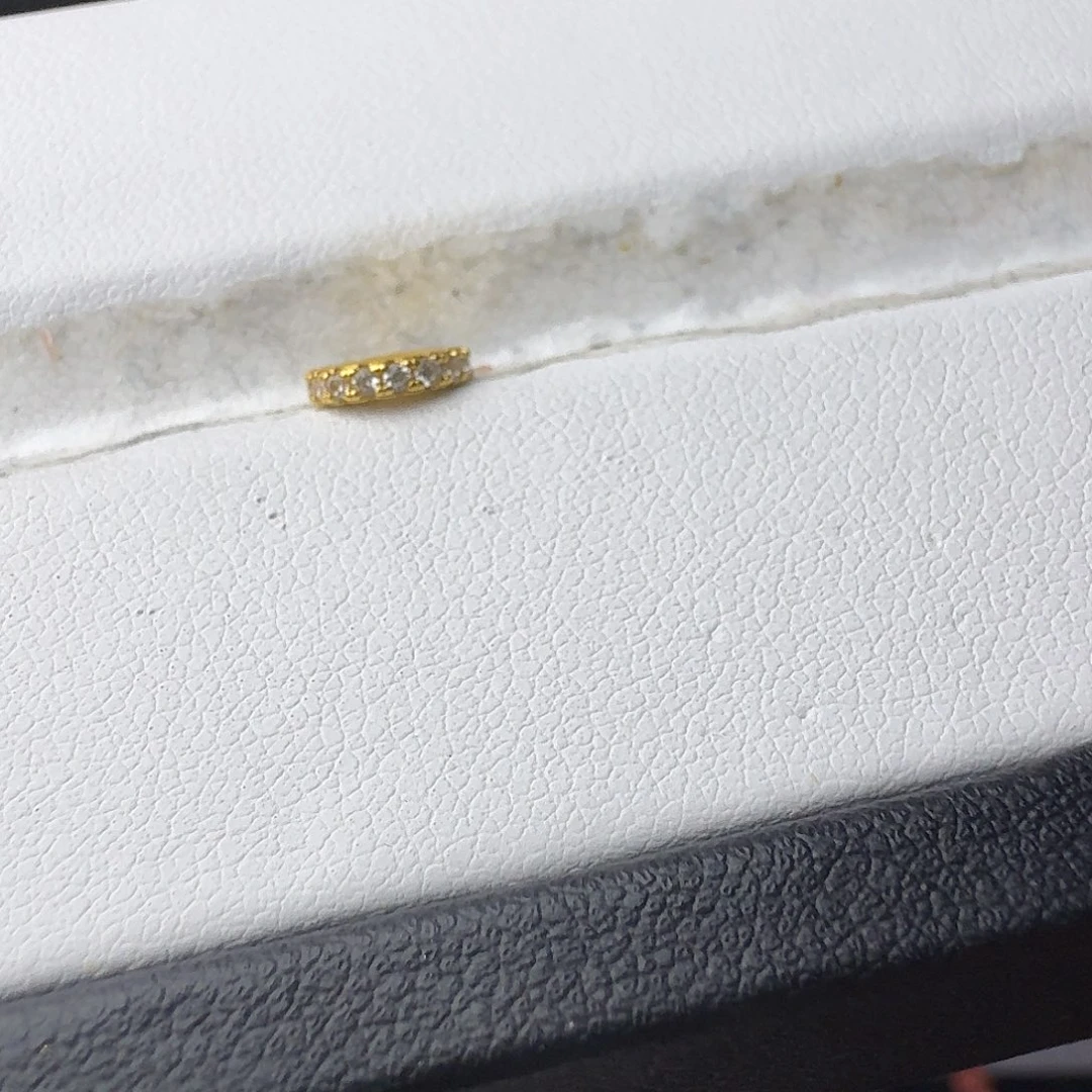 嘘***足银合成立方氧化锆卡7白钻四片