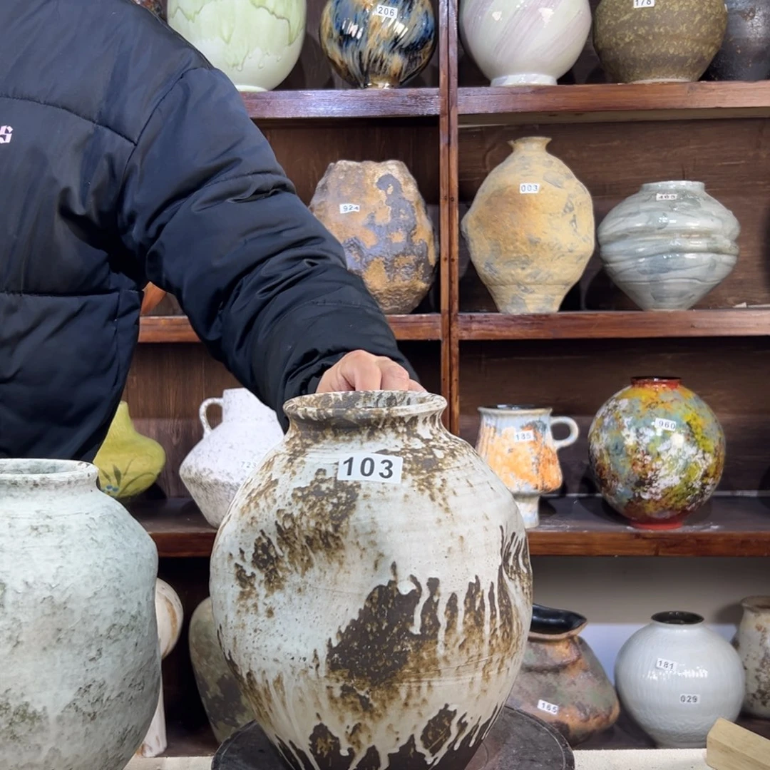 摆件103华庭街上釉面前面的是