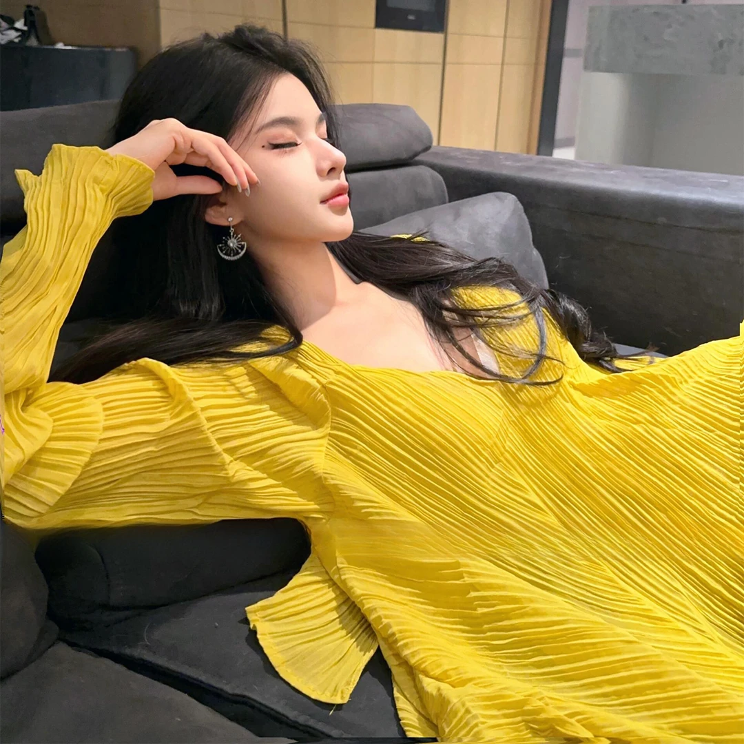 高级感黄色V领正肩长袖上衣女2025新款盐系轻熟风气质超好看小衫