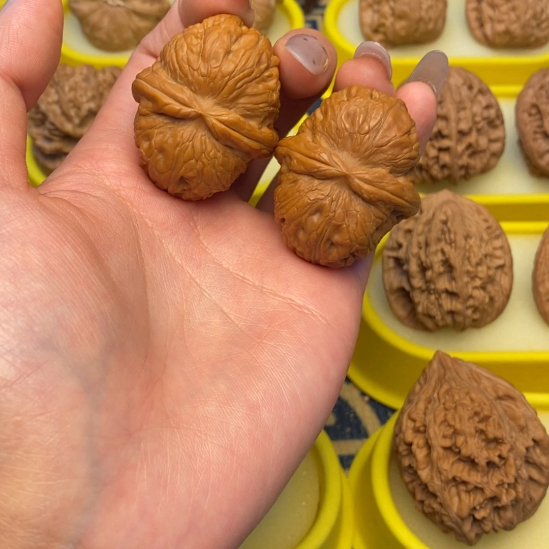 顺***水文玩核桃把件40元宝