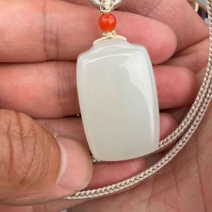 晓***只和田玉未镶嵌颈饰