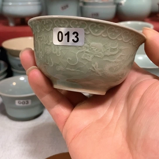 汝瓷，豆绿色，双龙戏珠，