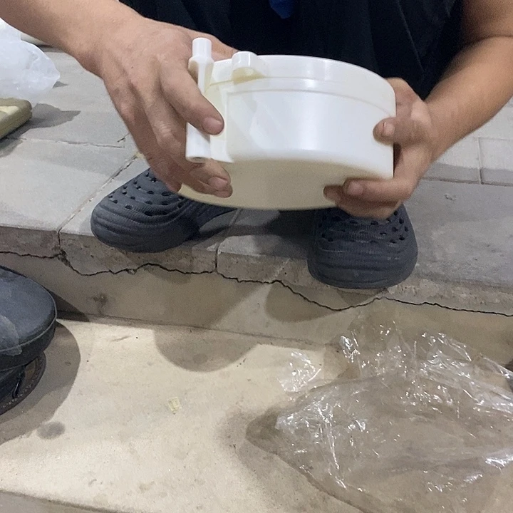 白色拉饵盘一个瑕疵