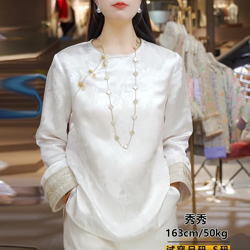 谁穿谁美！新中式国风打底衫女春季新款斜襟亮片圆领白色衬衫