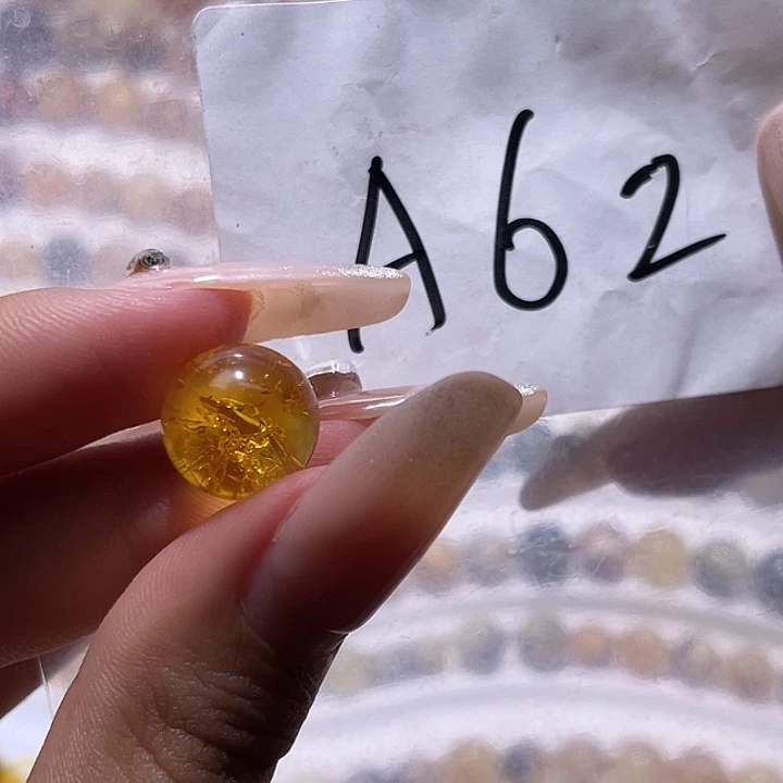 W***.琥珀未镶嵌裸石12福利