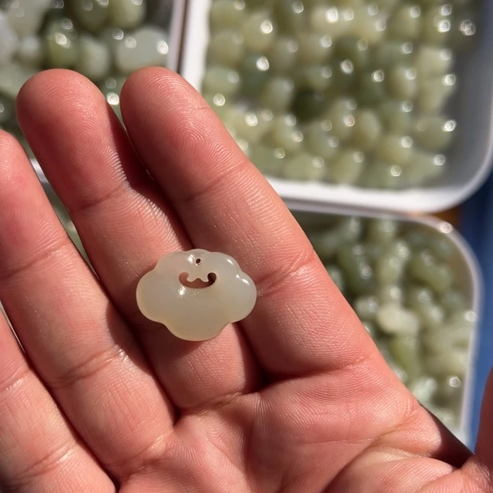 和田玉（糖玉）未镶嵌挂件