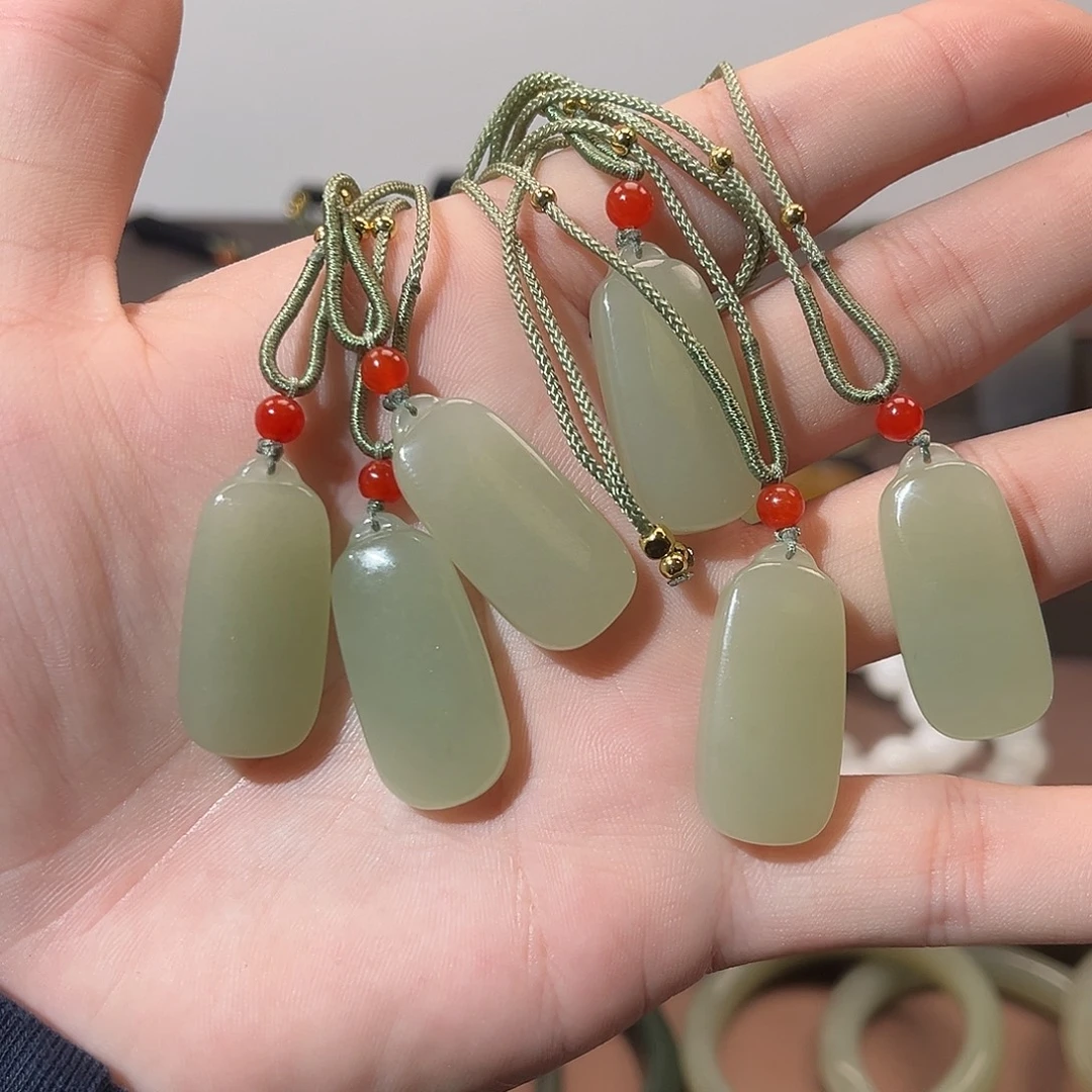 和田玉未镶嵌颈饰和田玉小无事牌（随机发，拍一发一）