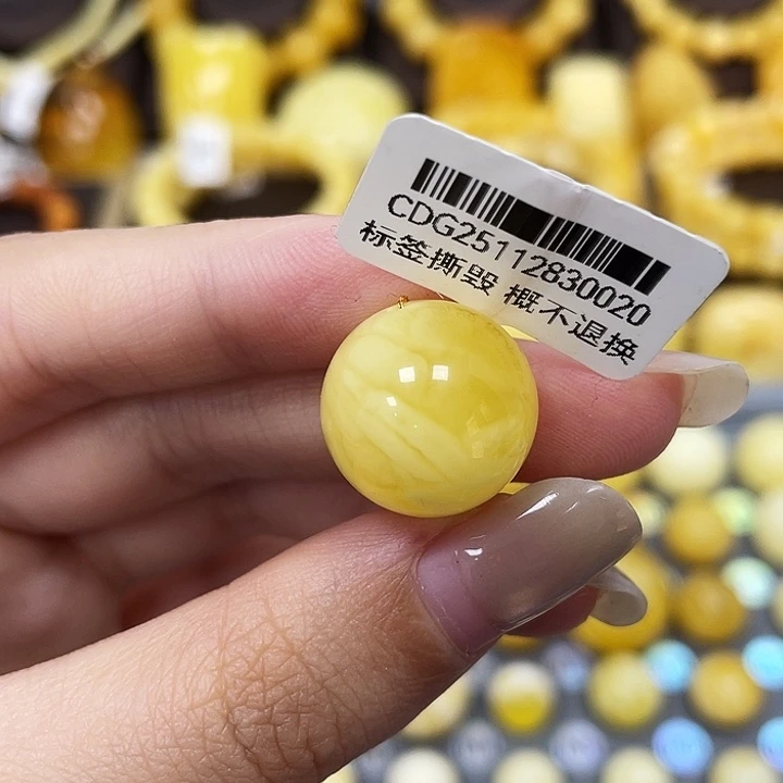 琥珀未镶嵌裸石16.1mm瑕 0020