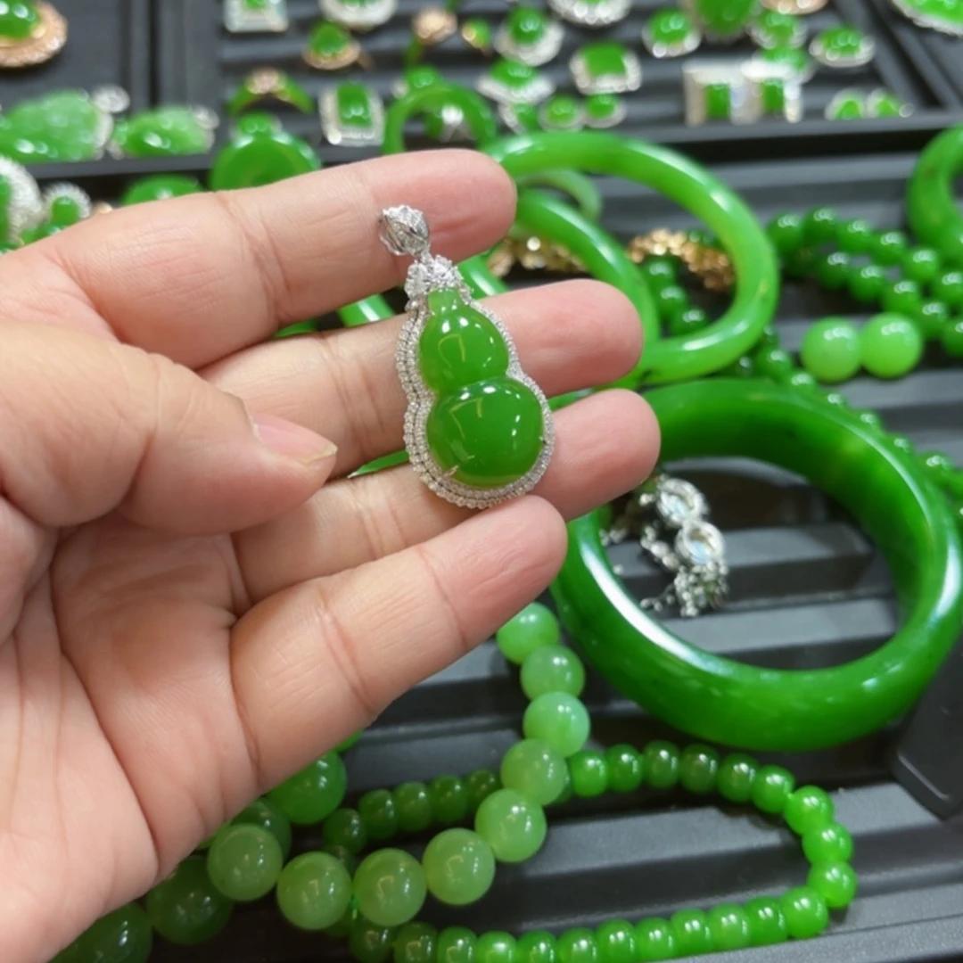 和田玉葫芦18K金镶嵌