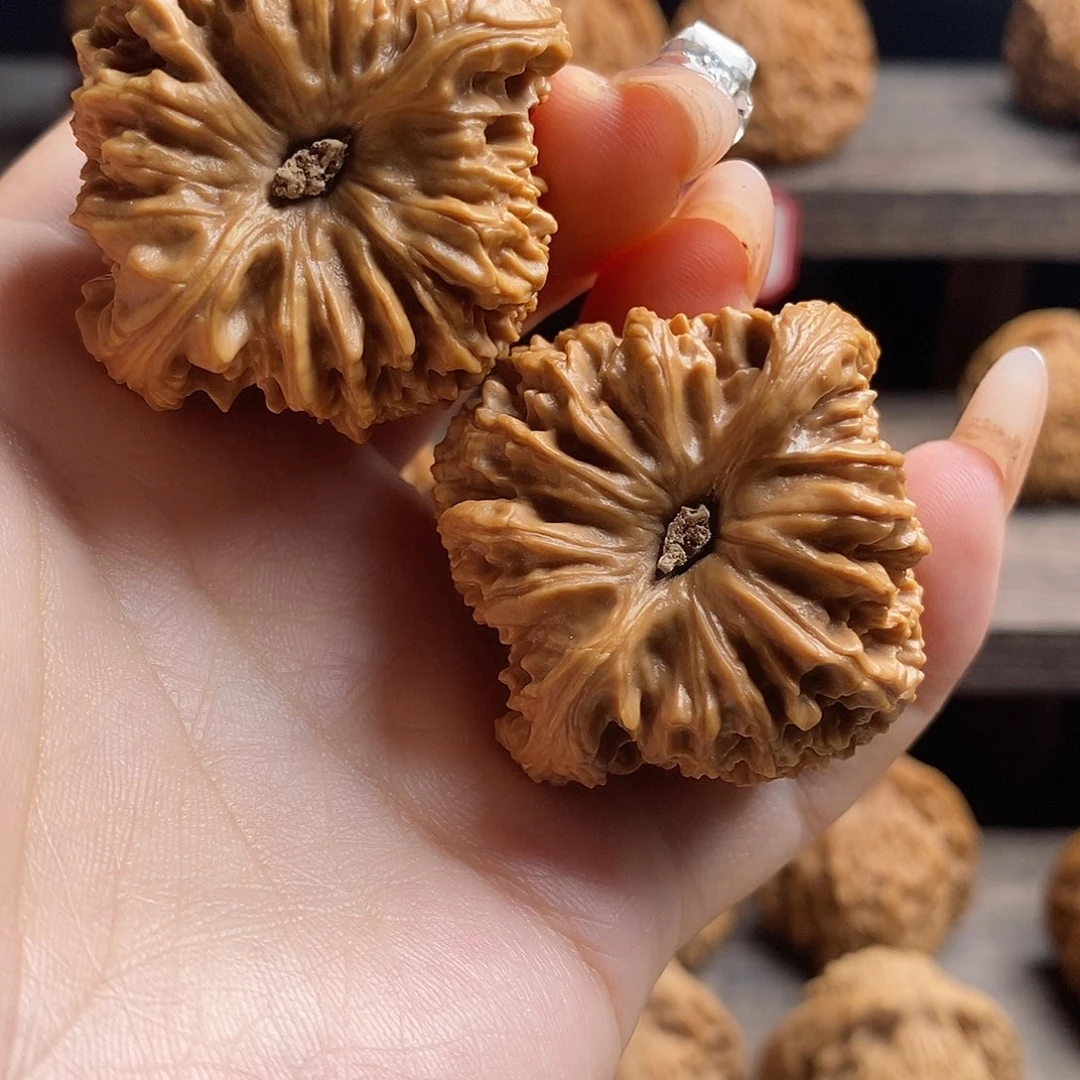 凉***开文玩核桃吊坠全品三角疆42尺寸核桃