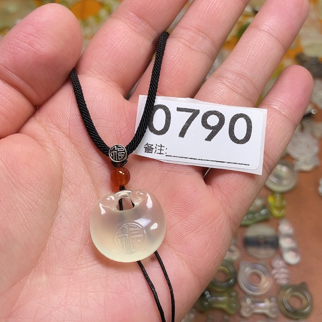 蛇纹石玉吊坠未镶嵌眉****甲