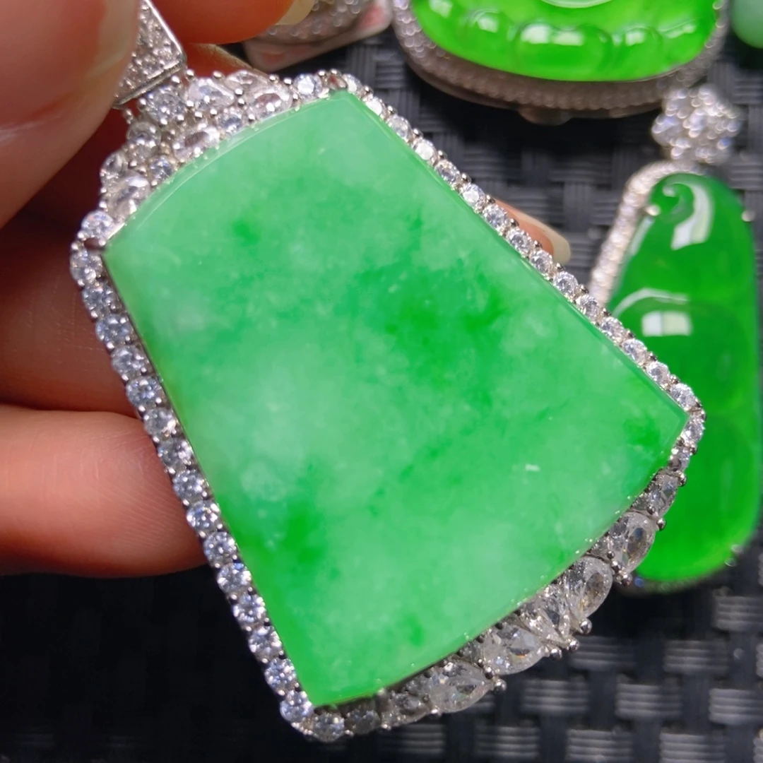 翡翠银S925镶嵌颈饰无事吊坠