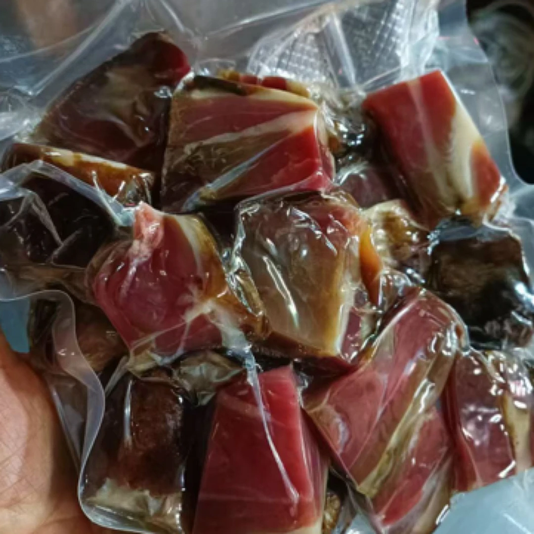 柴火熏腊猪脚颗粒骨肉搭配一斤装