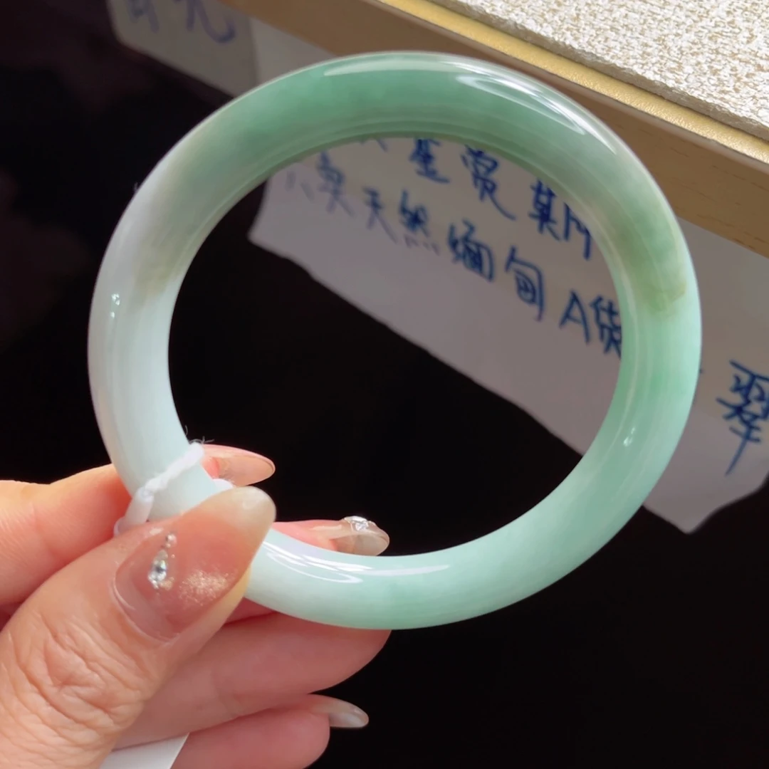 翡翠未镶嵌手镯手镯