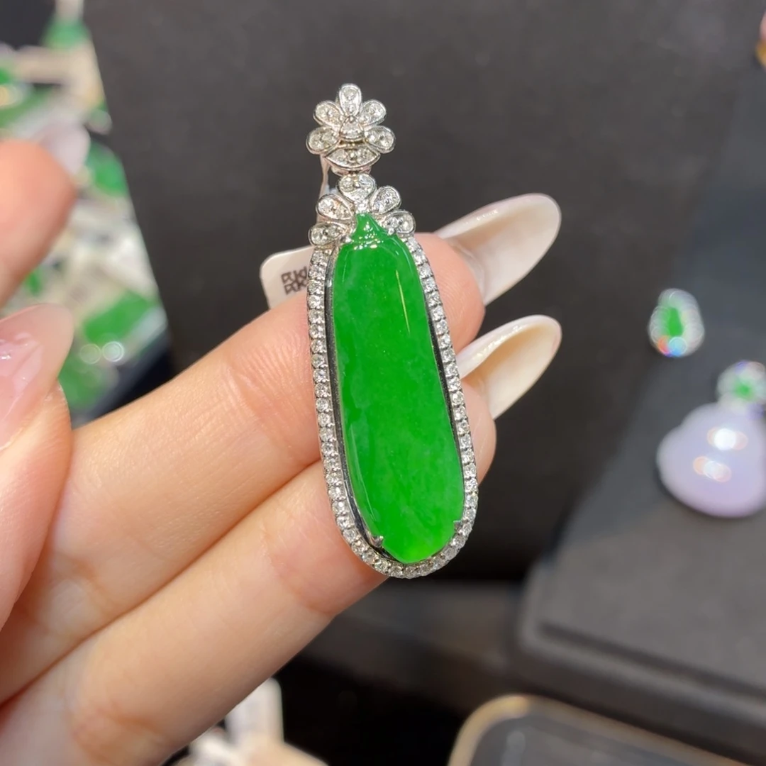 翡翠18K金镶嵌颈饰天然缅甸翡翠