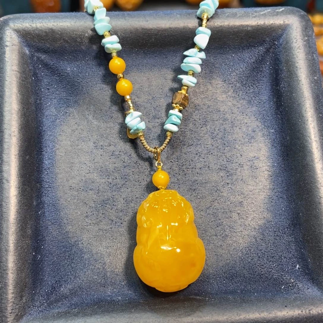 琥珀未镶嵌颈饰蜜蜡