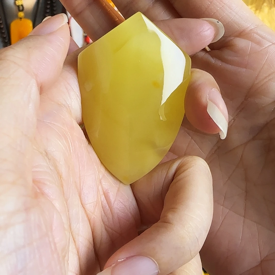 蜜蜡未镶嵌裸石蜜蜡金白盾牌