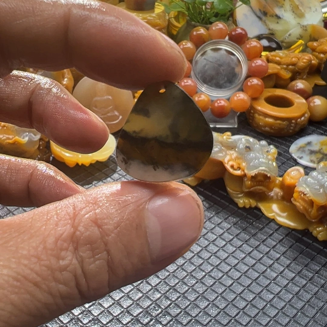 石英质玉未镶嵌颈饰