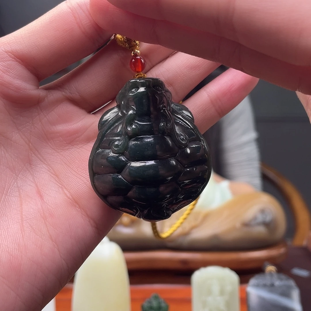 和田玉未镶嵌把件