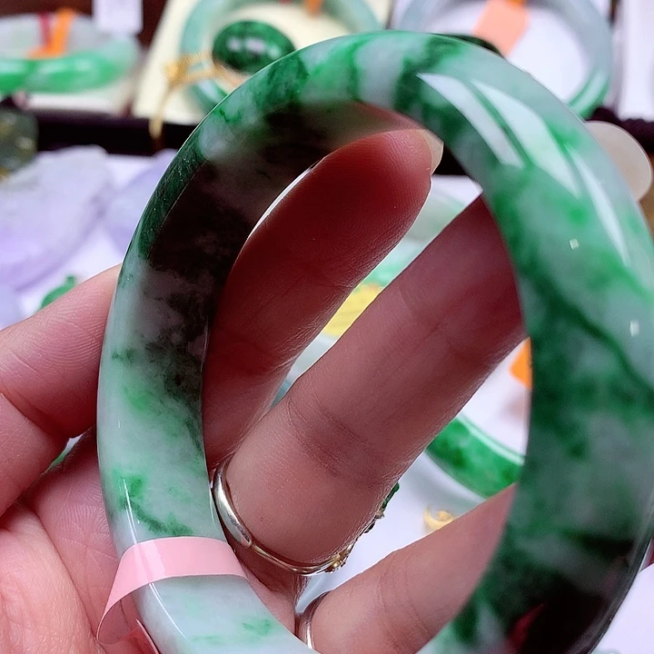 芳***容翡翠未镶嵌手镯翡翠