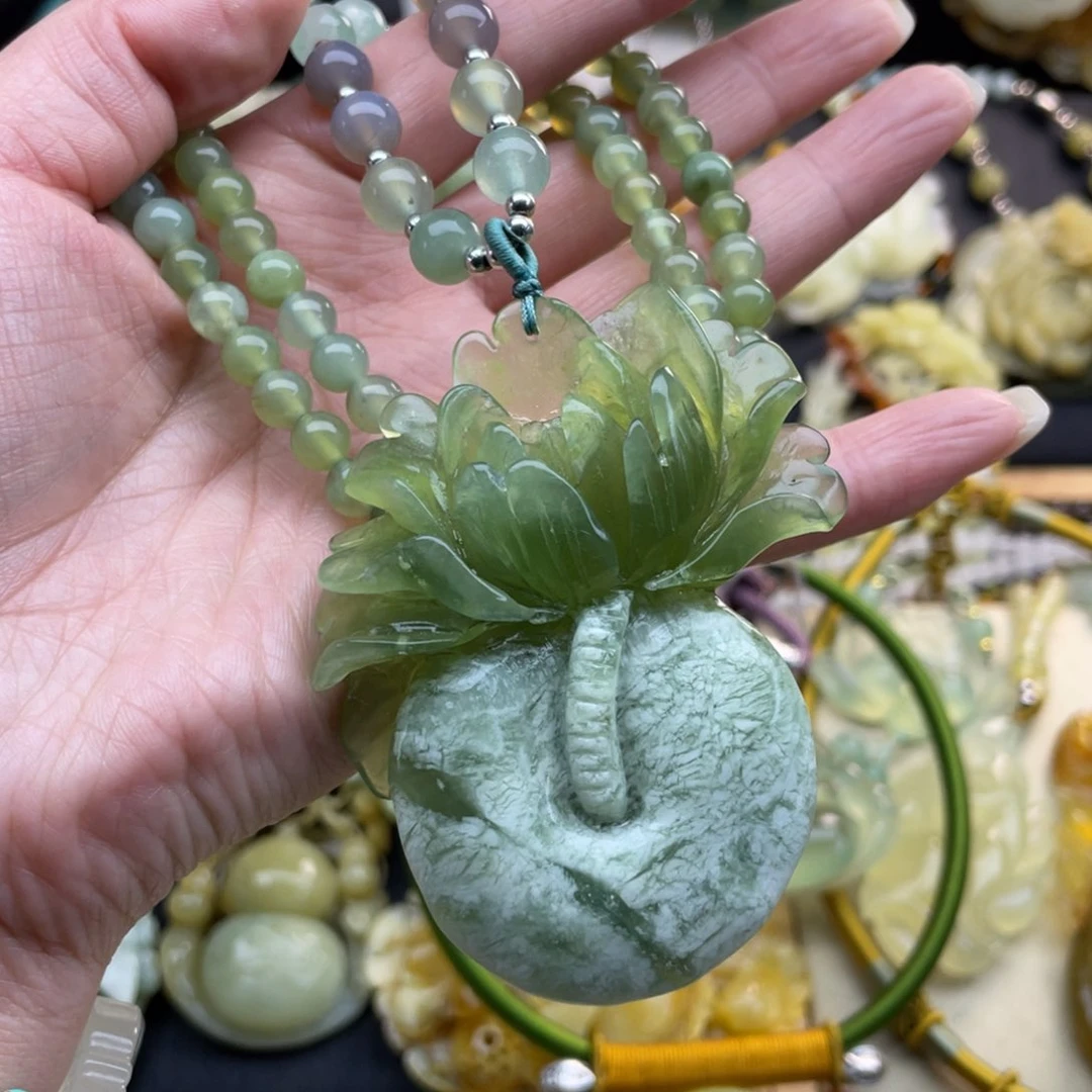 蛇纹石玉颈饰未镶嵌