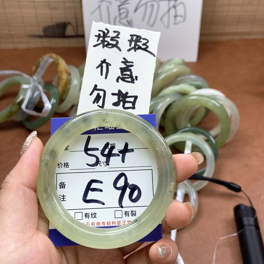 岫玉手镯手镯未镶嵌