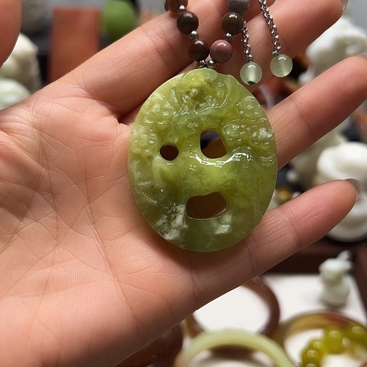 蛇纹石玉吊坠未镶嵌