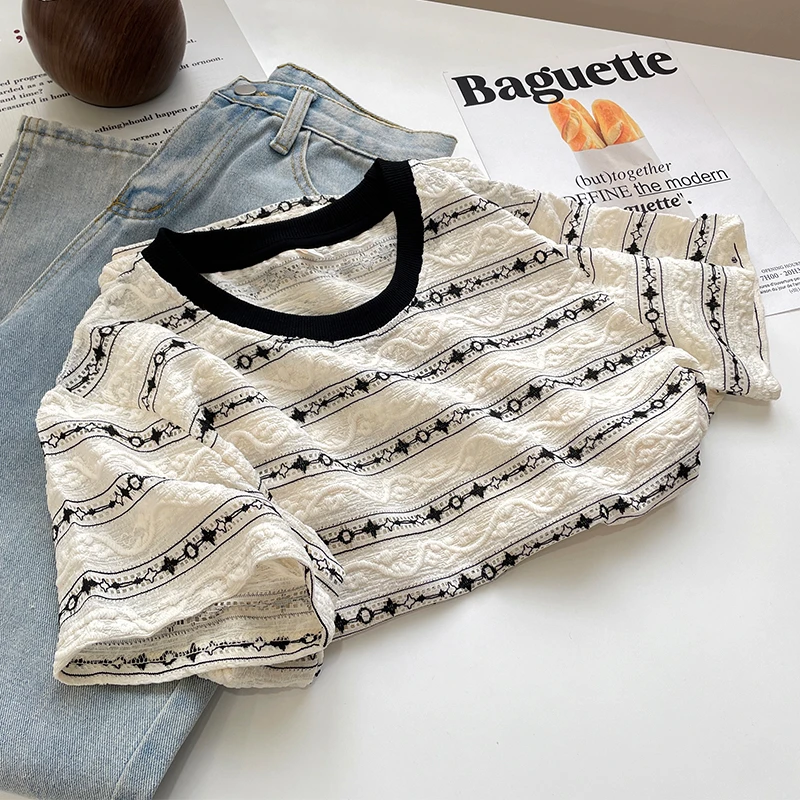 欧版纯欲风百搭显瘦短袖t恤轻熟舒适条纹上衣小众浮雕条纹t恤女