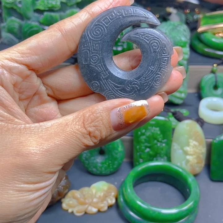 颈饰未镶嵌和田玉