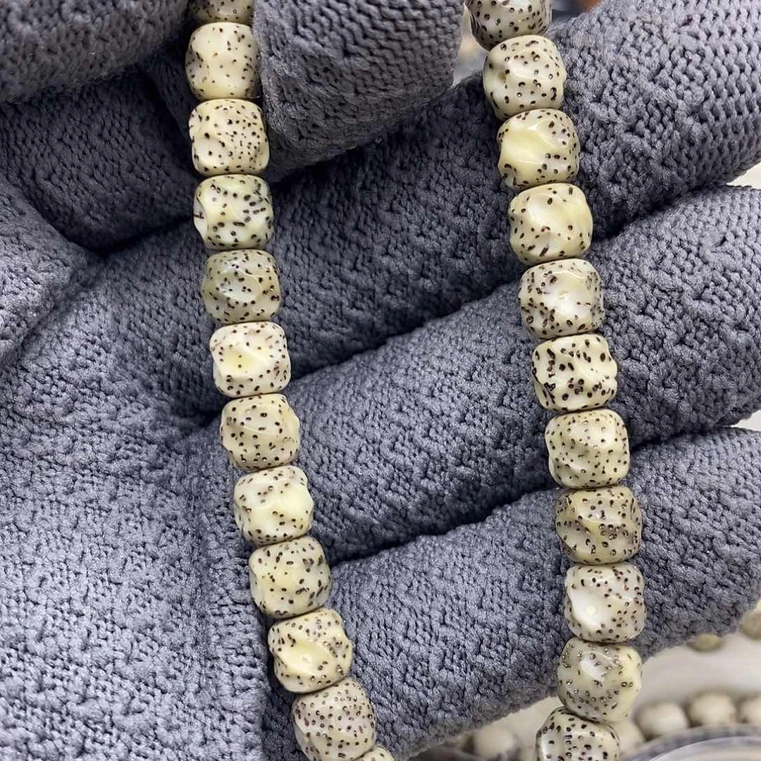 星月菩提手串手持